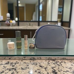 La Mer 4 pc skincare with blue cosmetics bag- NEW